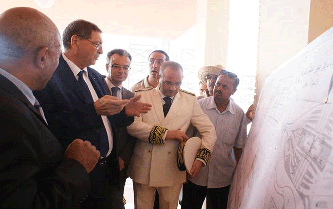 Habib Essid inspecte les passages frontaliers de l'Ouest