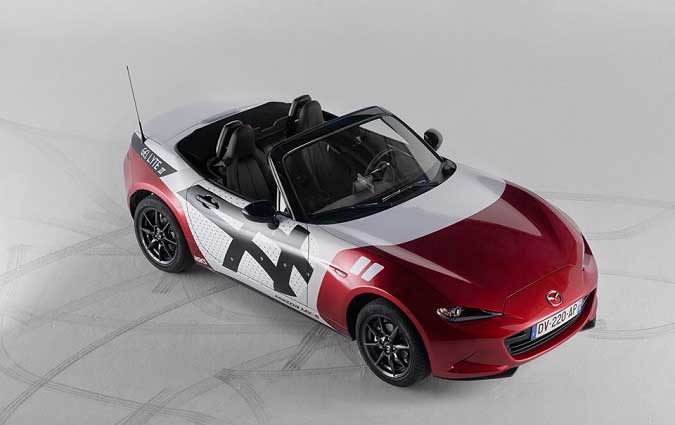 Mazda se pare de coverings Asics pour le Sneakerness Paris 2015