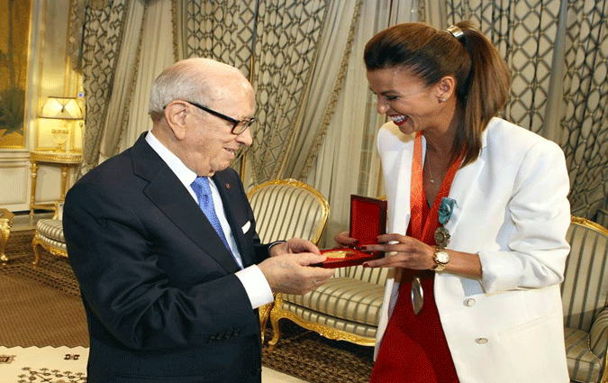 Béji Caïd Essebsi décore l'athlète Habiba Ghribi