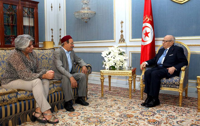 Bji Cad Essebsi reoit le pre et la veuve du martyr Chokri Belad