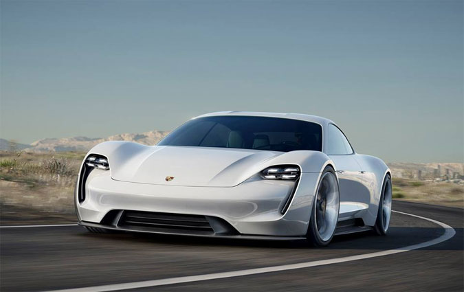 Les Porsche Mission E et Mazda RX-Vision lus Plus Beau Concept-Car de l'Anne 2015