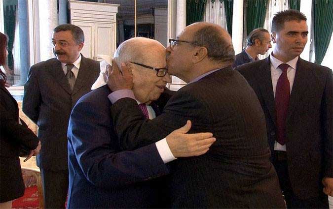 Photo du jour : Moncef Souissi s'adonne à son sport favori devant Béji Caïd Essebsi