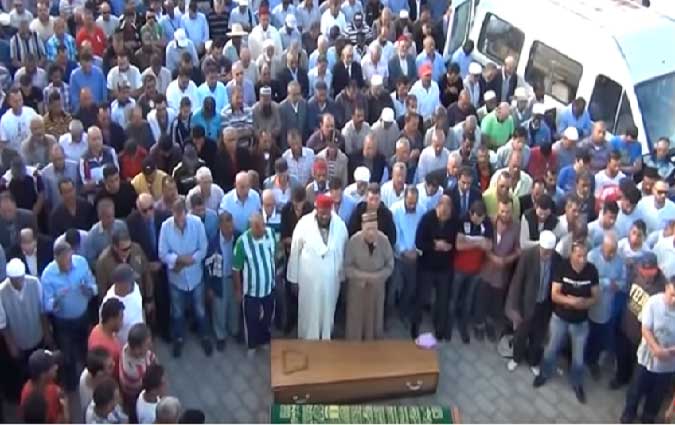Des milliers de personnes assistent aux funrailles de Fatma Boussaha 