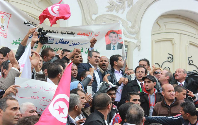 A l'avenue Bourguiba, Hechmi Hamdi lance un ultimatum au gouvernement