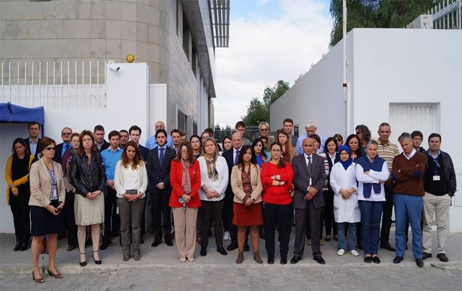 Le personnel de la dlgation de l'UE en Tunisie rend hommage aux victimes des attentats de Paris