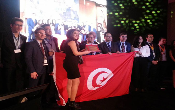 Enactus débat de l'Université, l'entrepreneuriat et l'employabilité, en présence de Bouden et Laâdhari