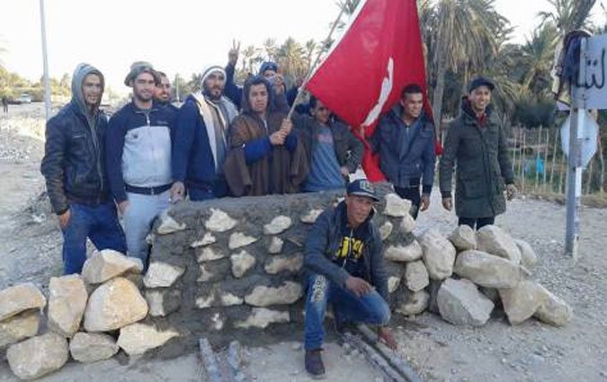 Gafsa : De 6 mois à 2 ans de prison ferme pour les sit-inneurs ayant construit un muret sur les rails du train