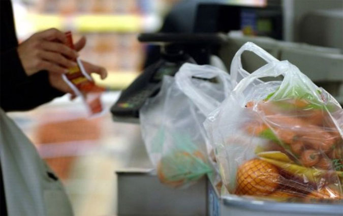 Signature d'un accord interdisant la distribution des sacs en plastique dans les supermarchs

