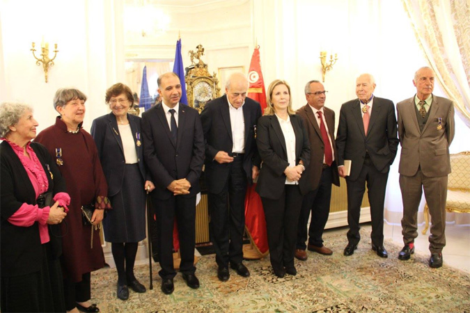 Décoration de personnalités du monde médiatique et culturel français à l'ambassade de Tunisie à Paris