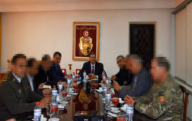 Habib Essid se rend  la caserne de la Garde nationale d'El Aouina