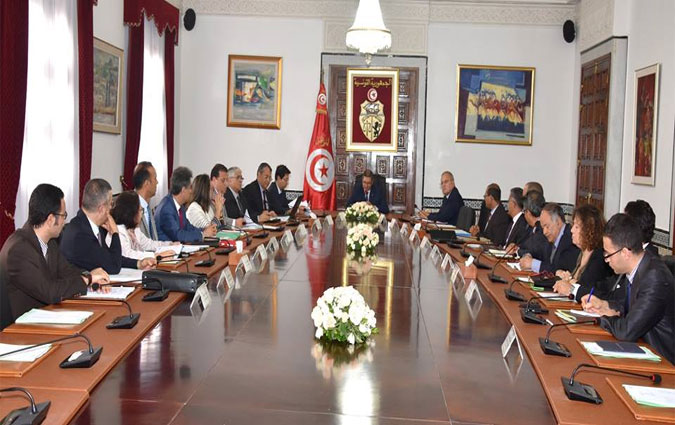 Habib Essid préside la réunion du CAE : A l'examen, le taux de change du dinar