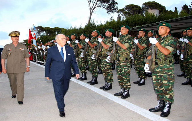 Bji Cad Essebsi inspecte le bataillon des forces spciales de l'arme nationale  Bizerte