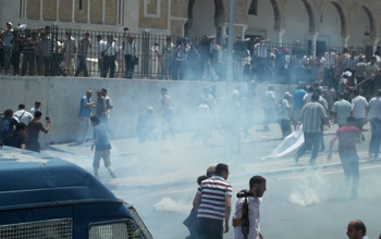 Gaz lacrymogènes et violences à la Kasbah et l'avenue Habib Bourguiba