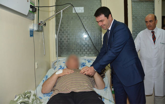 Hédi Majdoub en visite à l'hôpital des forces de sécurité de la Marsa