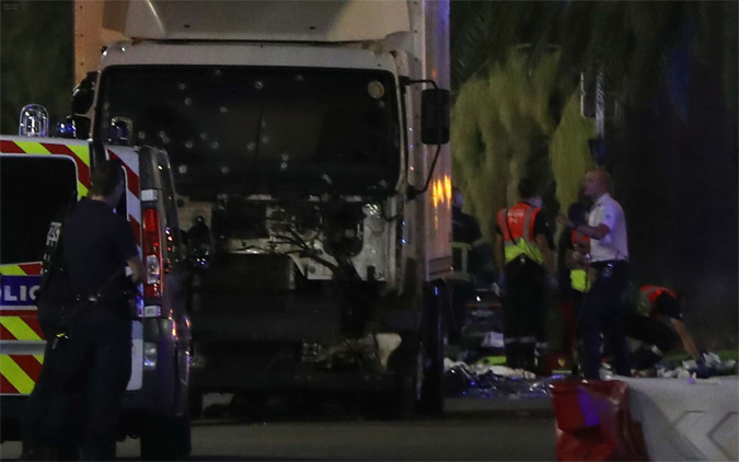 Le terroriste de Nice est franais selon notre ambassadeur et tunisien, selon Le Monde
