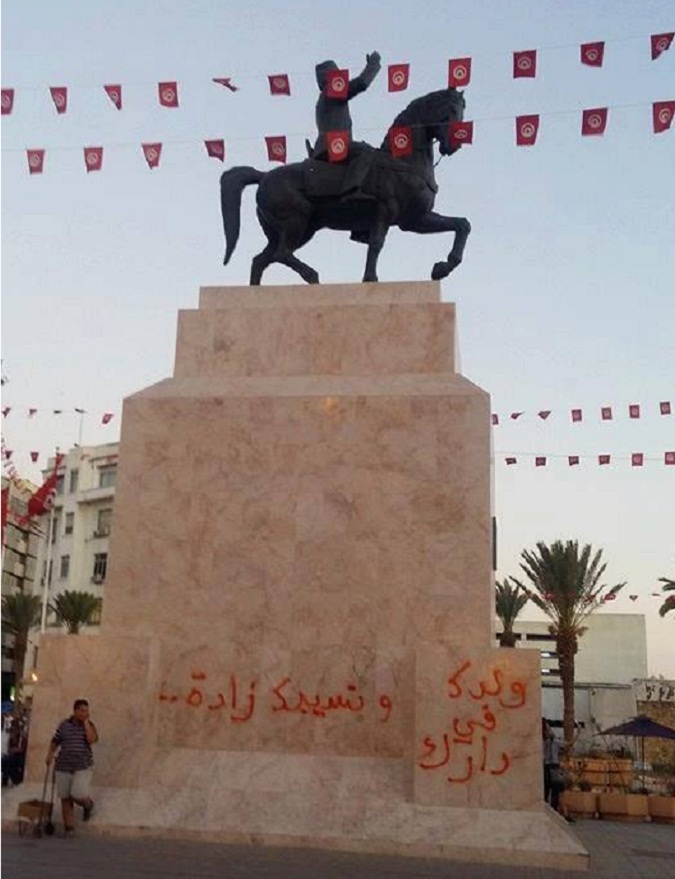 Arrestation des deux jeunes ayant saccagé la statue équestre de Bourguiba