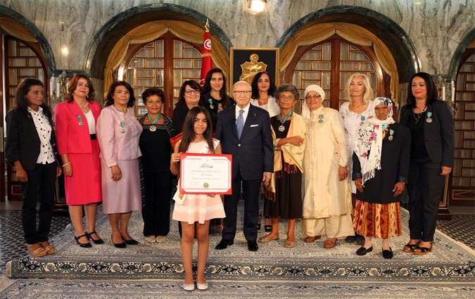 A l'occasion du 13-Août, le président de la République décore des personnalités nationales féminines