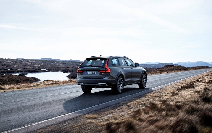 Volvo Cars lève le voile sur son V90 Cross Country