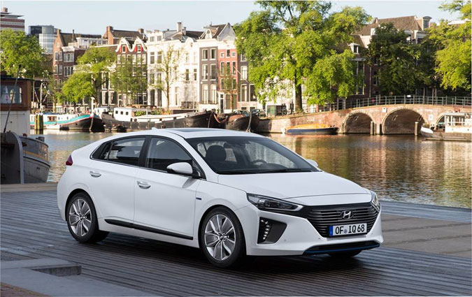 Les nouvelles générations des Hyundai i10 et i30 présentées au Mondial de Paris