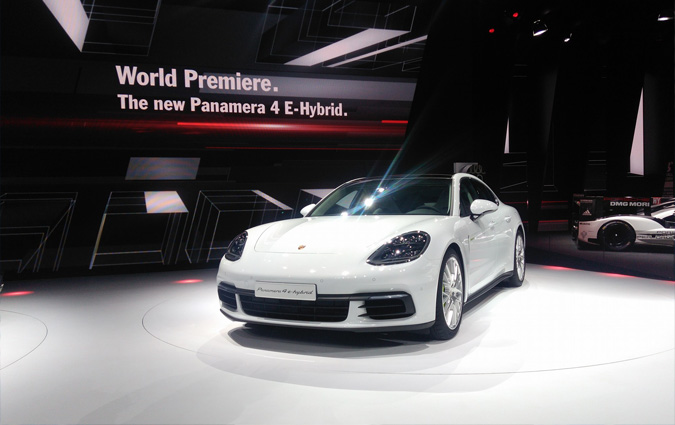 Porsche : L'hybride à l'honneur au Mondial de Paris