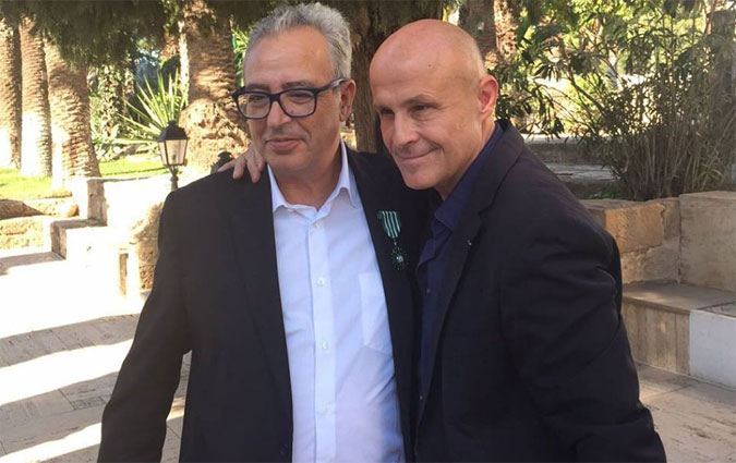 Brahim Letaïef reçoit les insignes de chevalier des Arts et Lettres de la République française