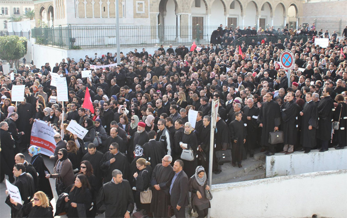 Les avocats font une marche silencieuse  la Kasbah

