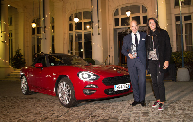 Le Fiat 124 Spider, gagnant de l'Award Art de Vivre par le magazine Auto Moto