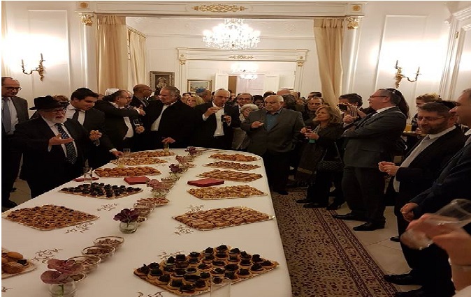 Tunisiens musulmans, juifs et chrtiens clbrent leurs ftes religieuses  la rsidence de l'ambassadeur de Tunisie  Paris