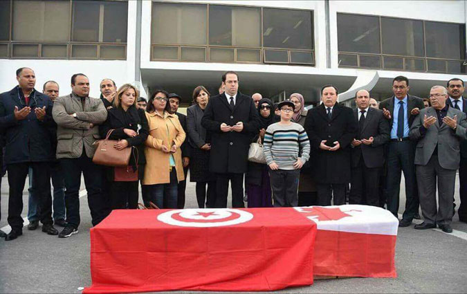 Youssef Chahed se recueille devant le cerceuil de Boubaker Thabti