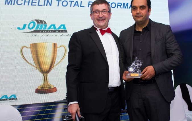 Michelin honore Zied Jomaa avec le Trophée Michelin Total Performance