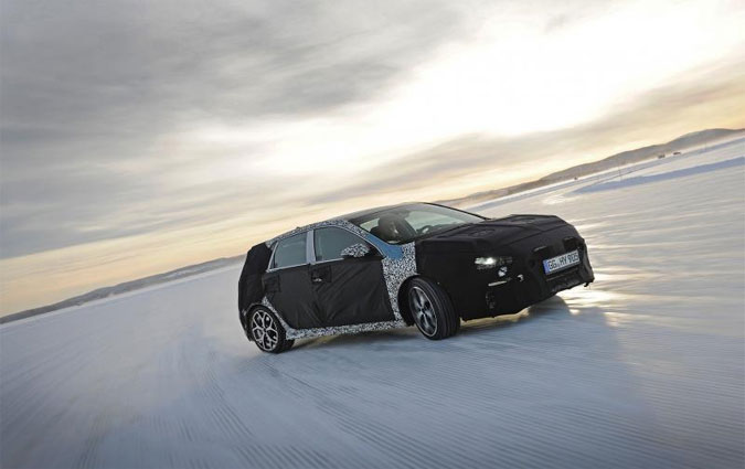 Hyundai teste sa sportive compacte i30 N sur la glace sudoise