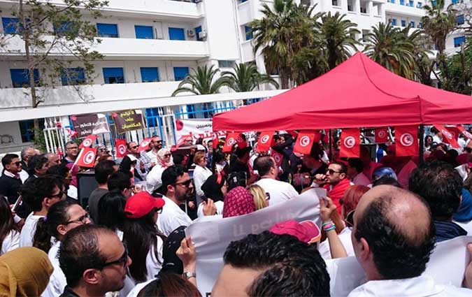 Sit-in de protestation des opticiens optomtristes devant le ministre de la Sant

