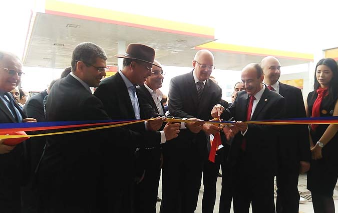 Inauguration du 1er Volkswagen Express Service dans la station-service Shell Mégrine
