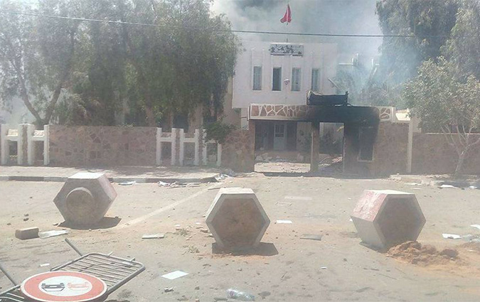 Tataouine - Les manifestants incendient les districts de la Garde nationale et de la police