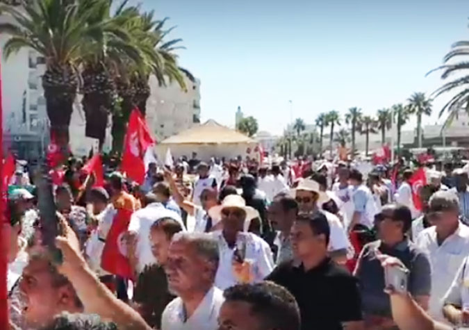 Les agents des forces de sécurité intérieure protestent en hommage à Mejdi Hajlaoui