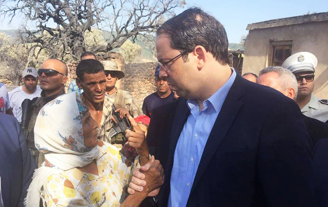 Youssef Chahed se déplace à Beni Mtir pour s'enquérir des familles sinistrées par le feu