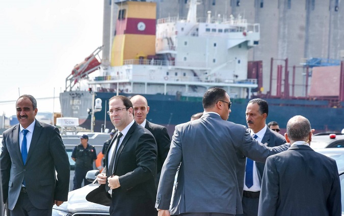 Youssef Chahed à la Goulette pour réceptionner du matériel de contrôle maritime