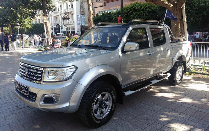 Peugeot Pick Up parade à l'avenue Habib Bourguiba et dans la Tunisie !