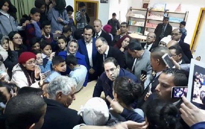 Youssef Chahed en visite au collège pilote de Kairouan