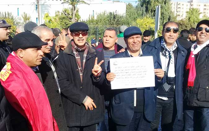 Les enseignants du secondaire protestent devant le sige de l'ARP