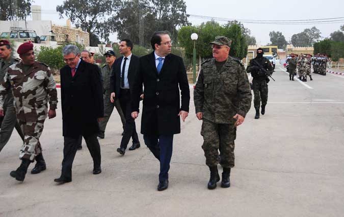 Youssef Chahed en visite d'inspection  la base militaire de Remada