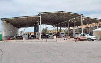 
Tunisie - Les camions de transport de marchandises toujours bloqués au passage frontalier de Ras Jedir