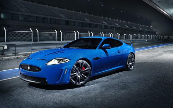 Jaguar XKR-S, voiture de l'année pour le magazine Playboy
