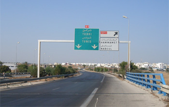 Du gaz lacrymogène pour lever le sit-in bloquant l'autoroute Tunis-Hammamet (audio) (MAJ)
