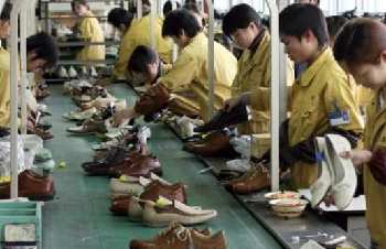 Après l'Europe, les chaussures chinoises allergisantes vendues en Tunisie, selon l'ODC