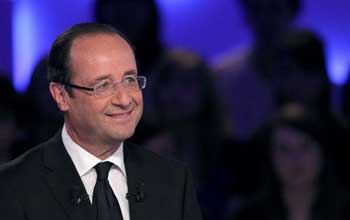 Hollande félicite le peuple tunisien pour l'adoption de la nouvelle constitution