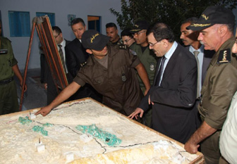 Tunisie - Laârayedh visite des postes frontaliers avancés à Tozeur et Kébili