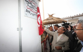 Tunisie - Marzouki inaugure la place Fayçel Baraket à Menzel Bouzelfa