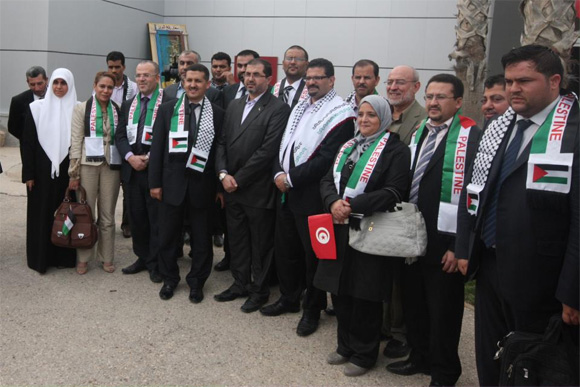 Photo du jour : Oussama Ben Salem à Gaza avec la délégation officielle tunisienne