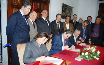 Tunisie - Signature d'un accord de hausse des salaires dans les secteurs public et privÃ©